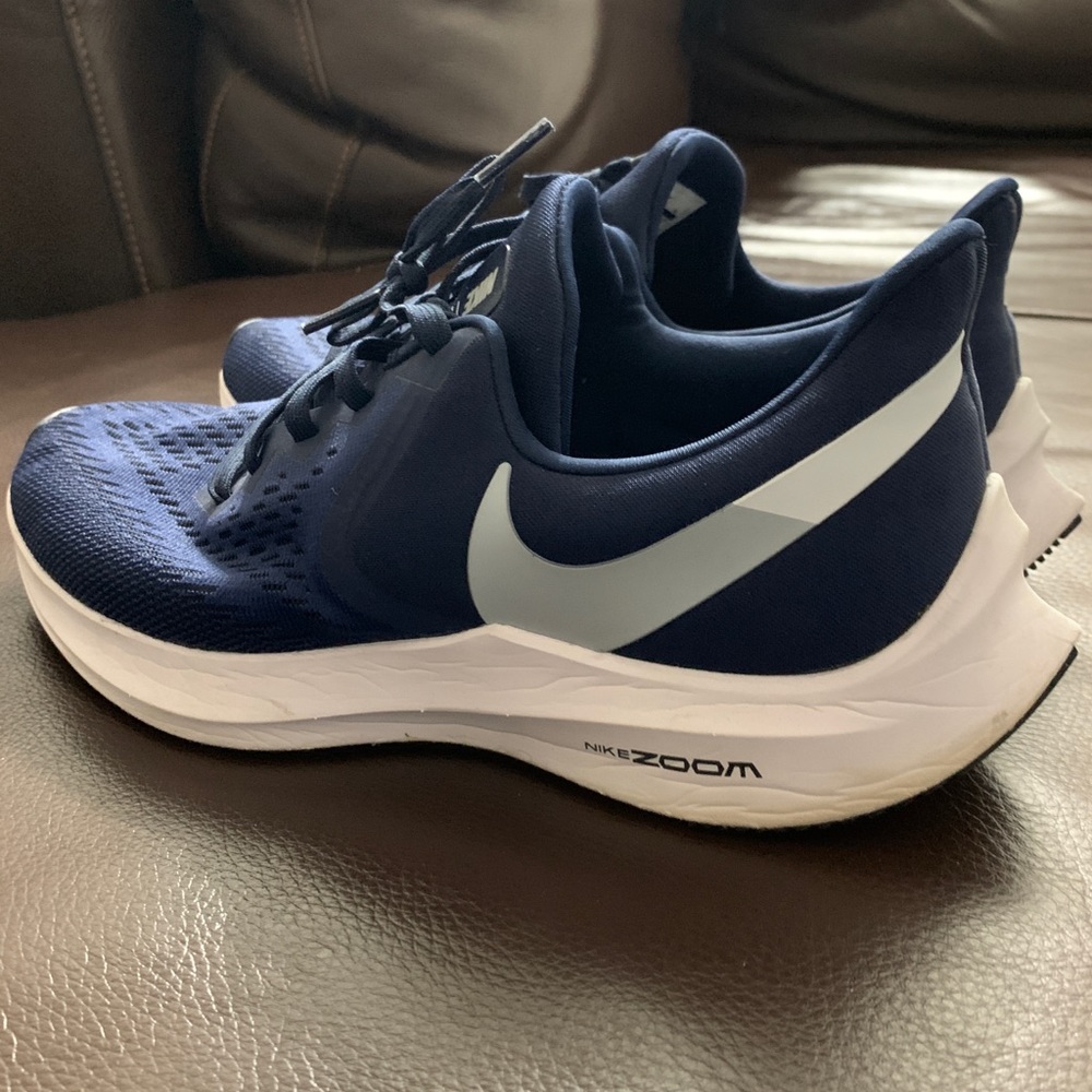 Nike Training Sneakers - Picture 3 of 7